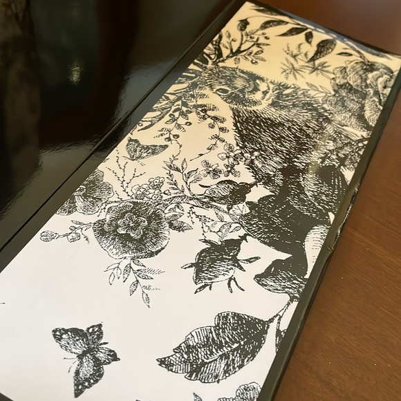 New Victorias Secret Limited Edition Floral Gift Box Large Size 12x12 - Picture 5 of 6